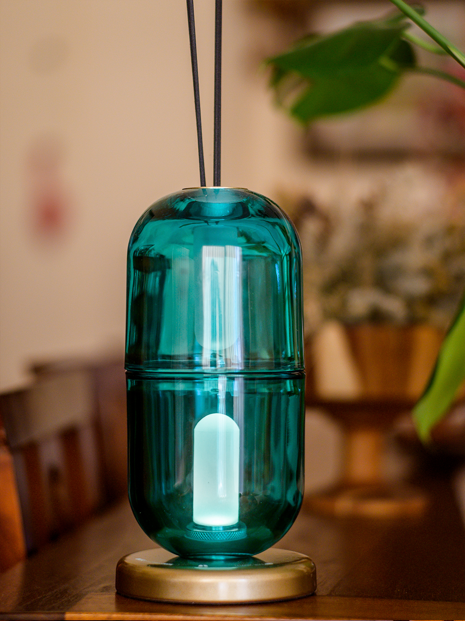 Cartouche table lamp
