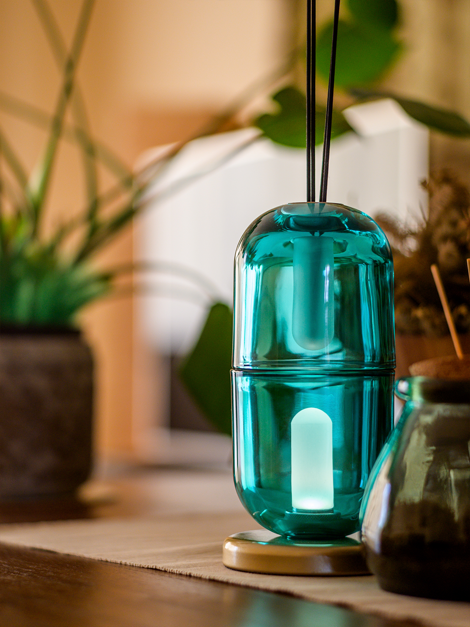 Cartouche table lamp