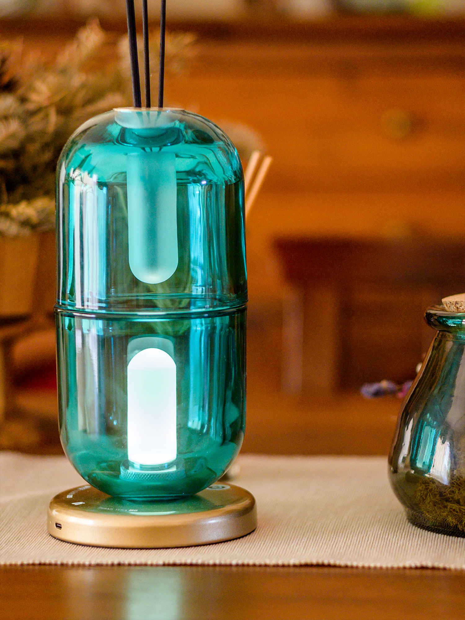 Cartouche table lamp