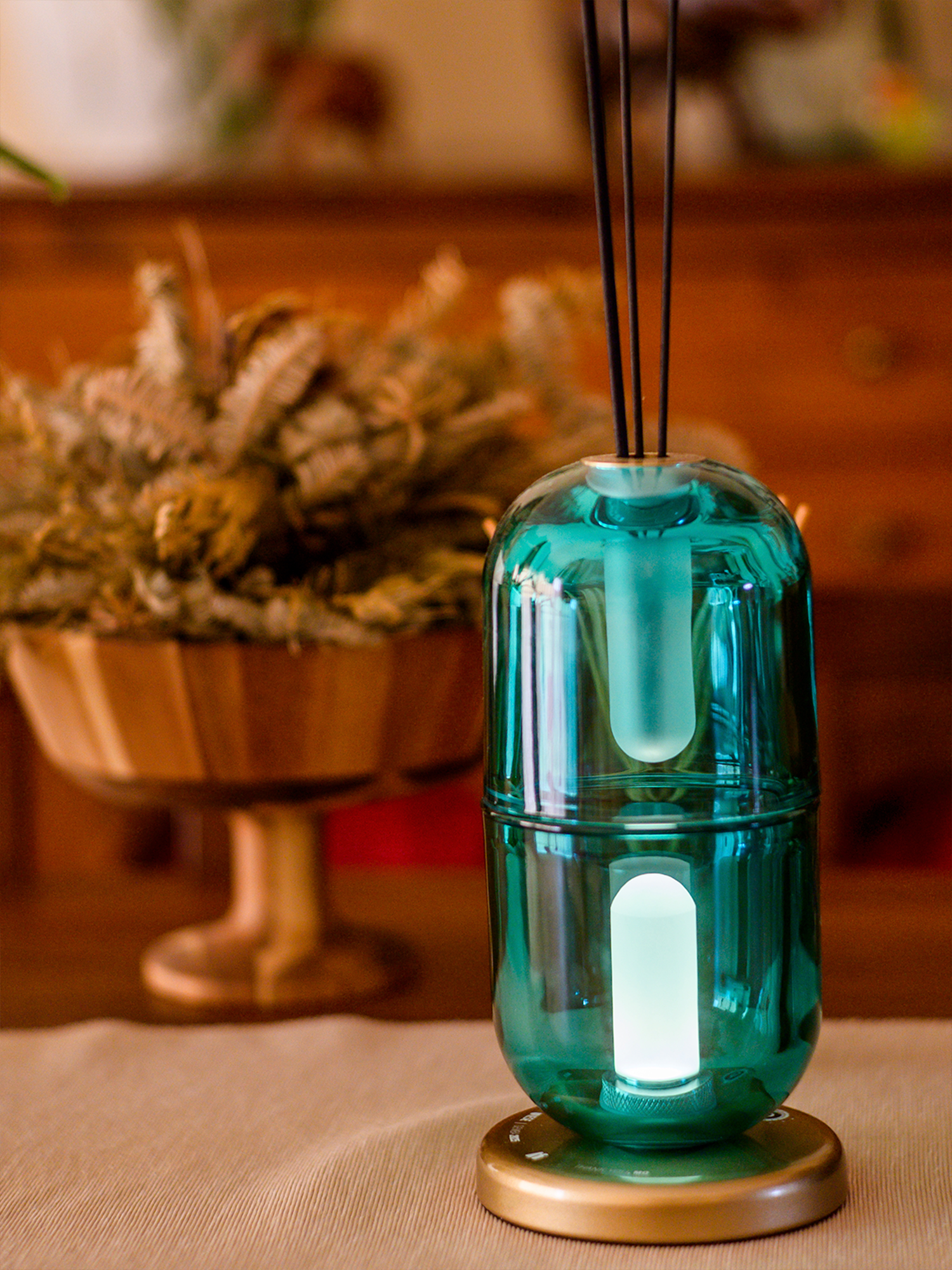Cartouche table lamp