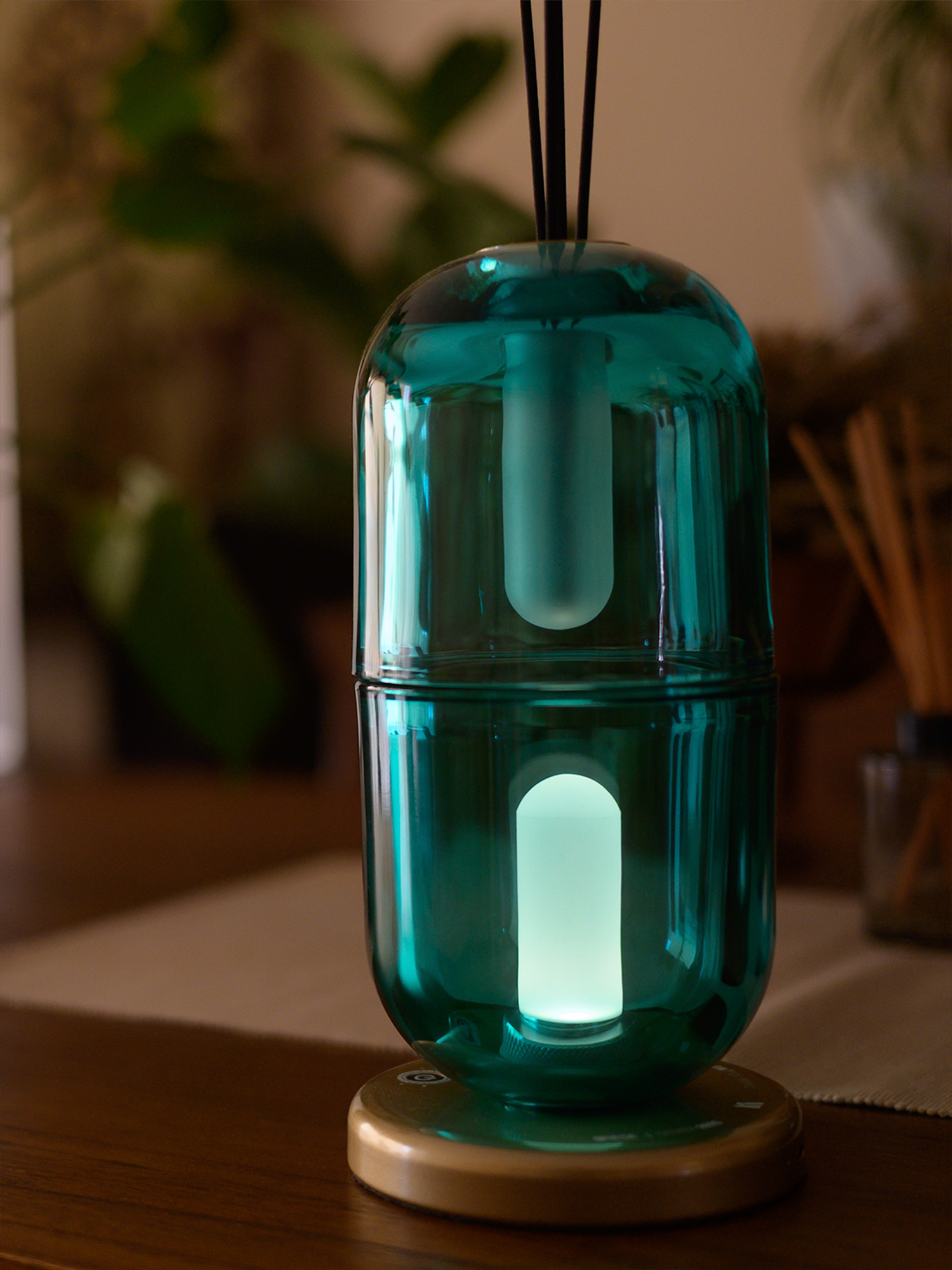 Cartouche table lamp