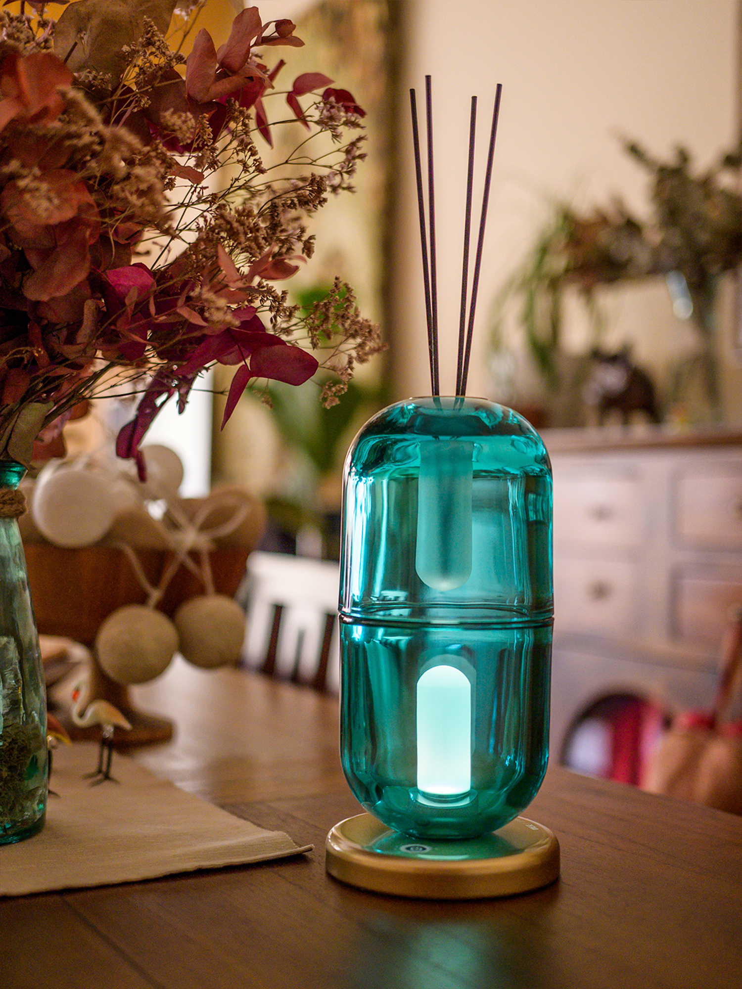 Cartouche table lamp