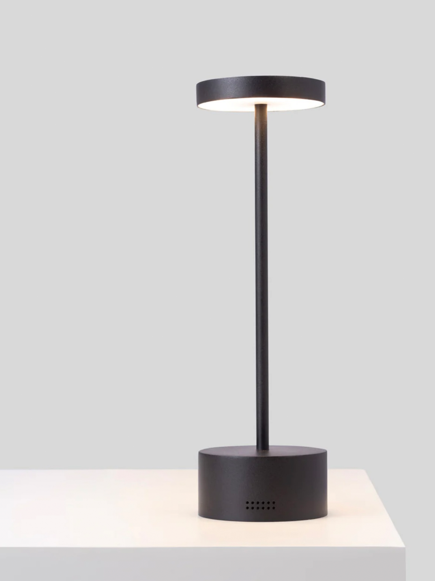 Slender Wireless Table Lamp