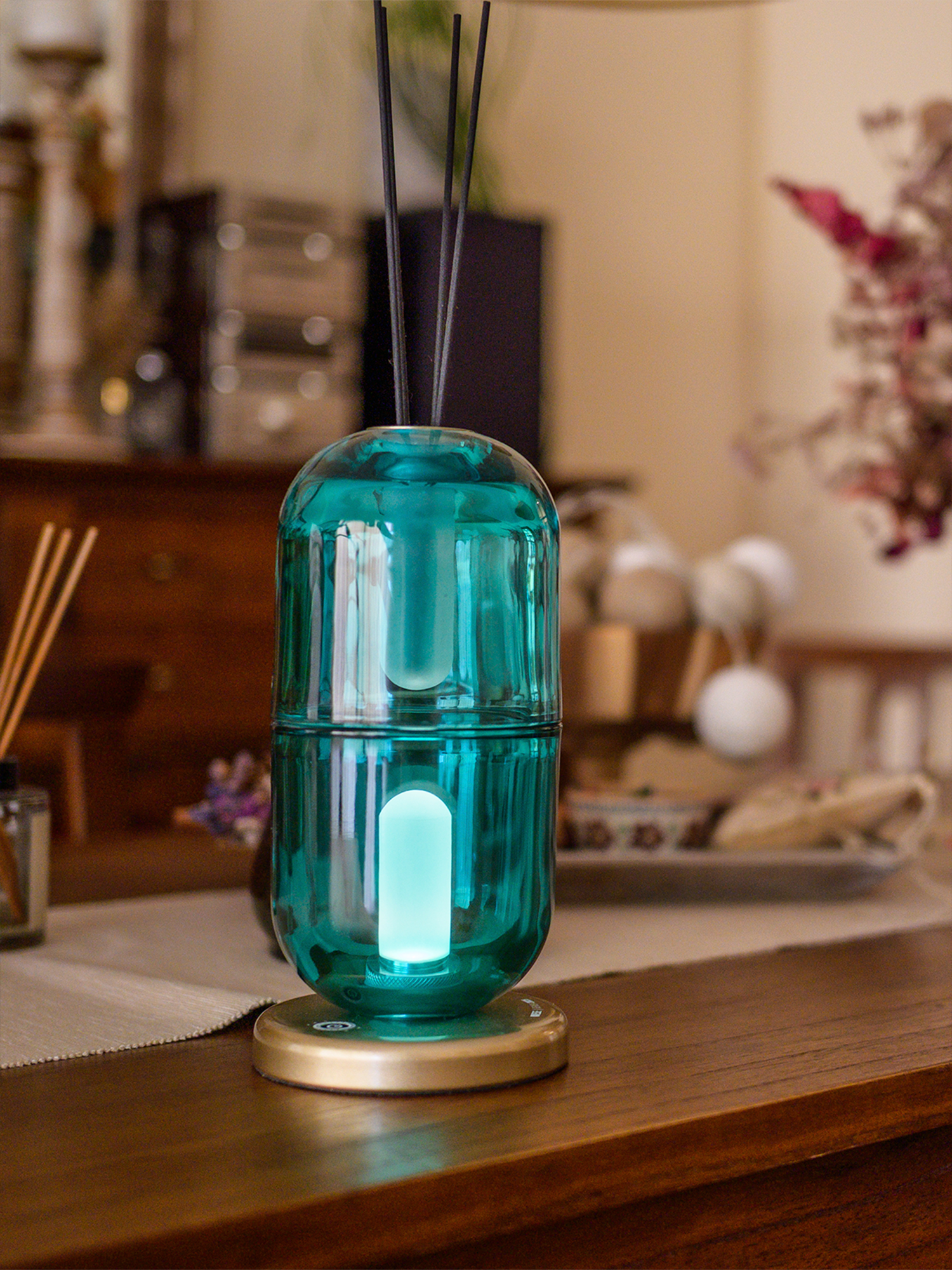 Cartouche table lamp