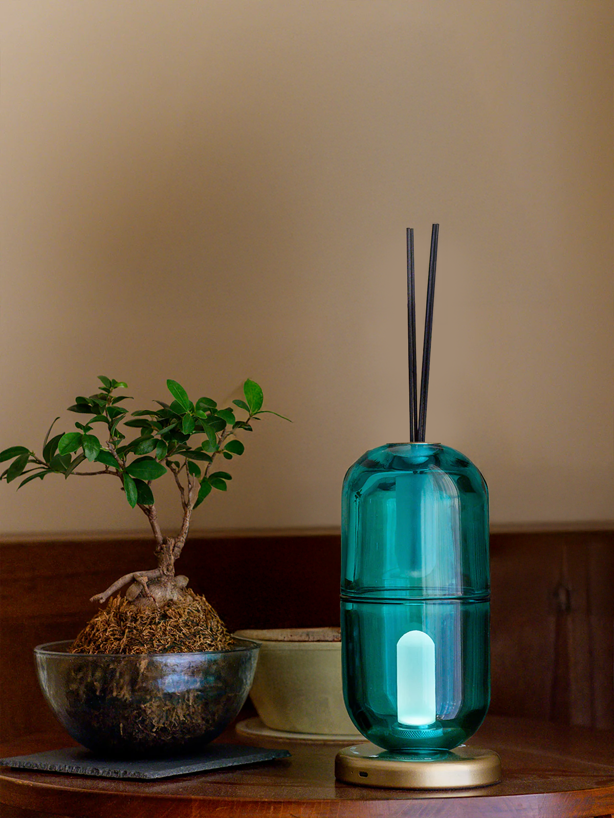 Cartouche table lamp