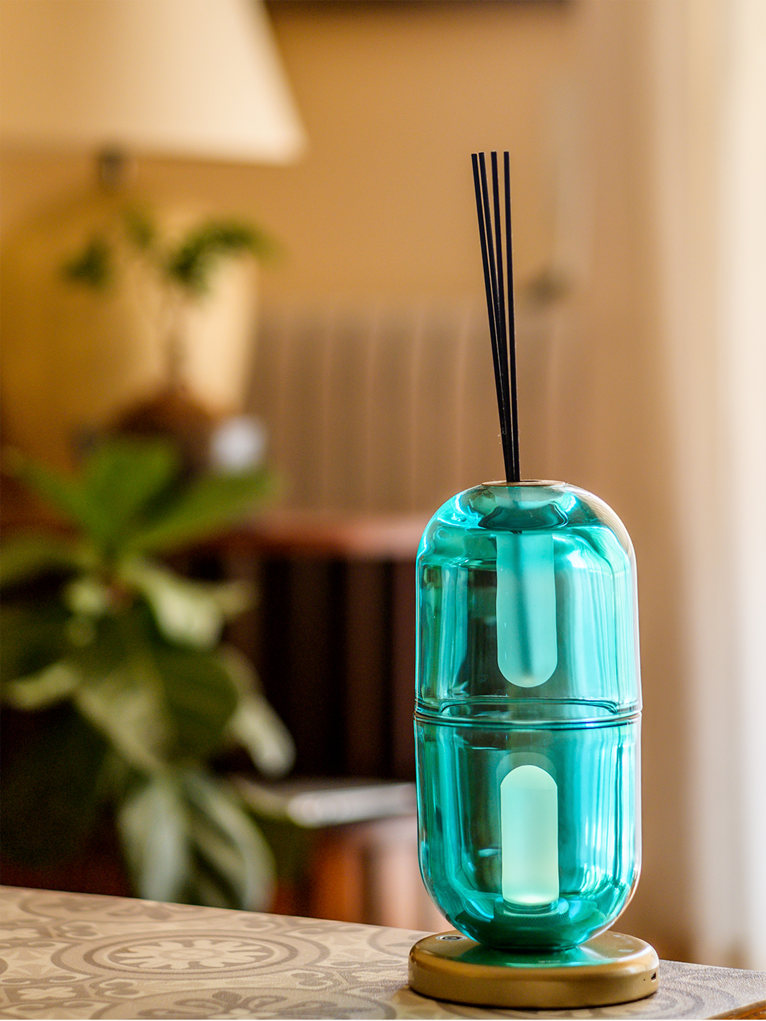 Cartouche table lamp