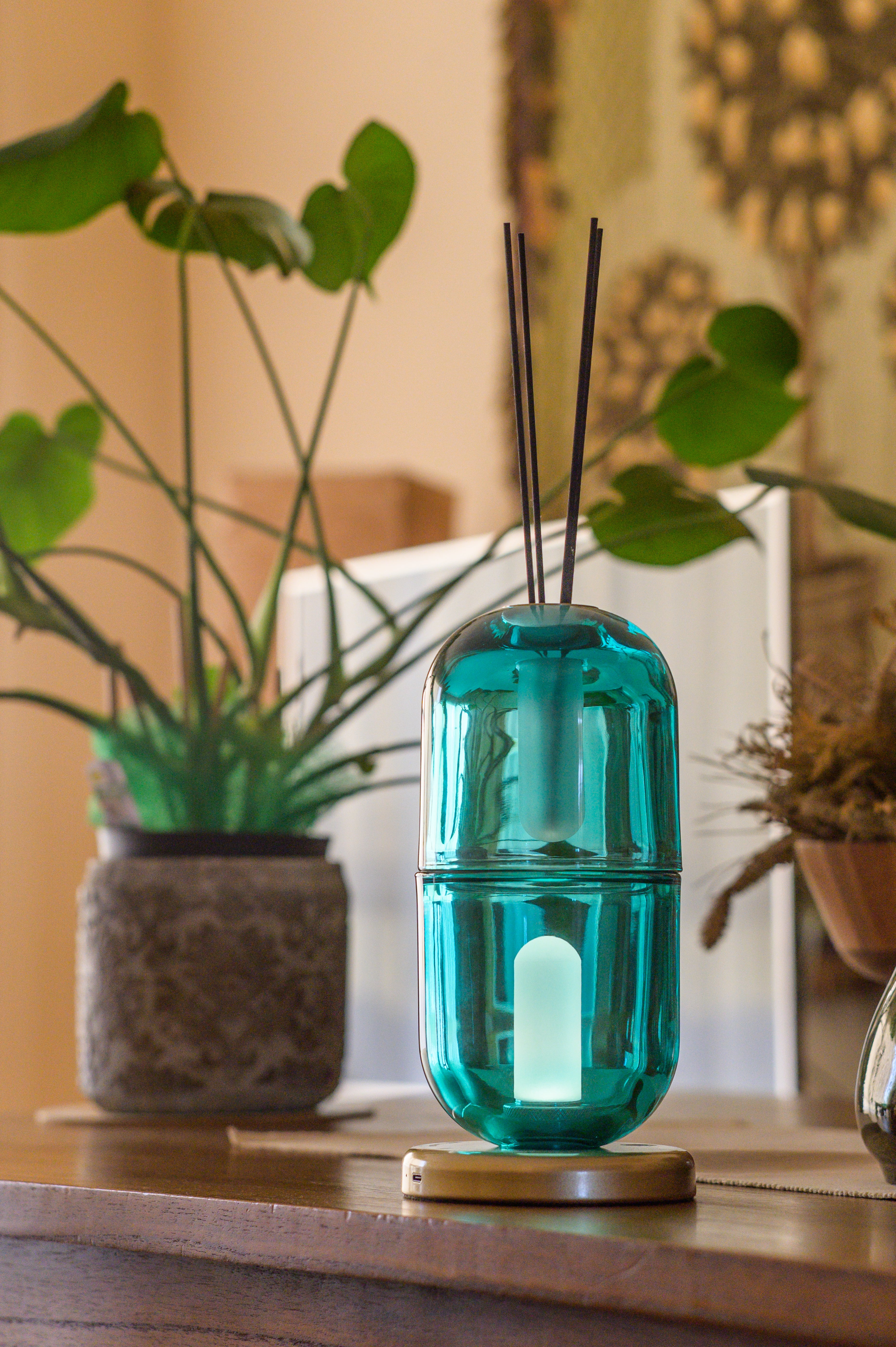 Cartouche tablet lamp