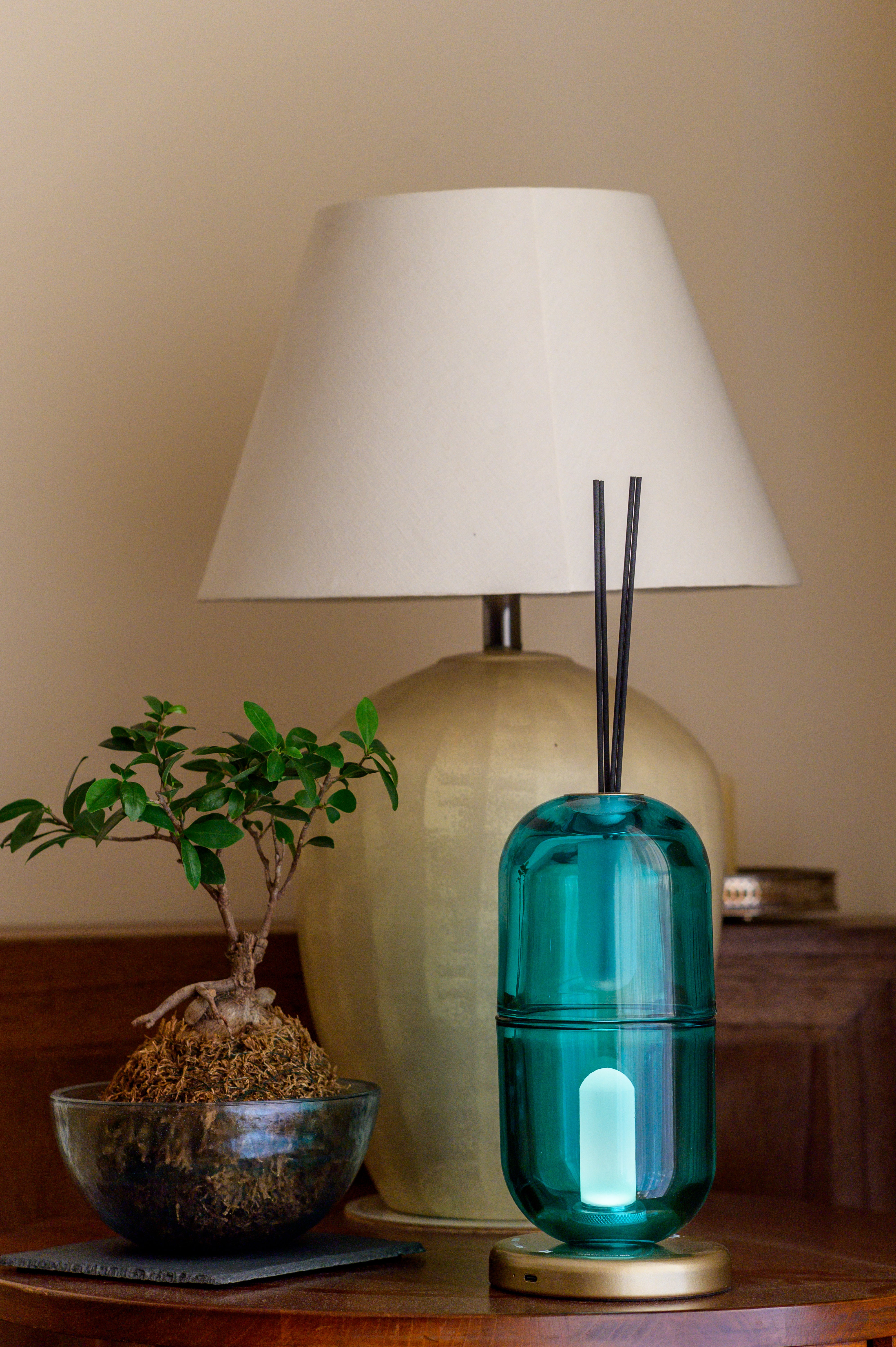 Cartouche tablet lamp