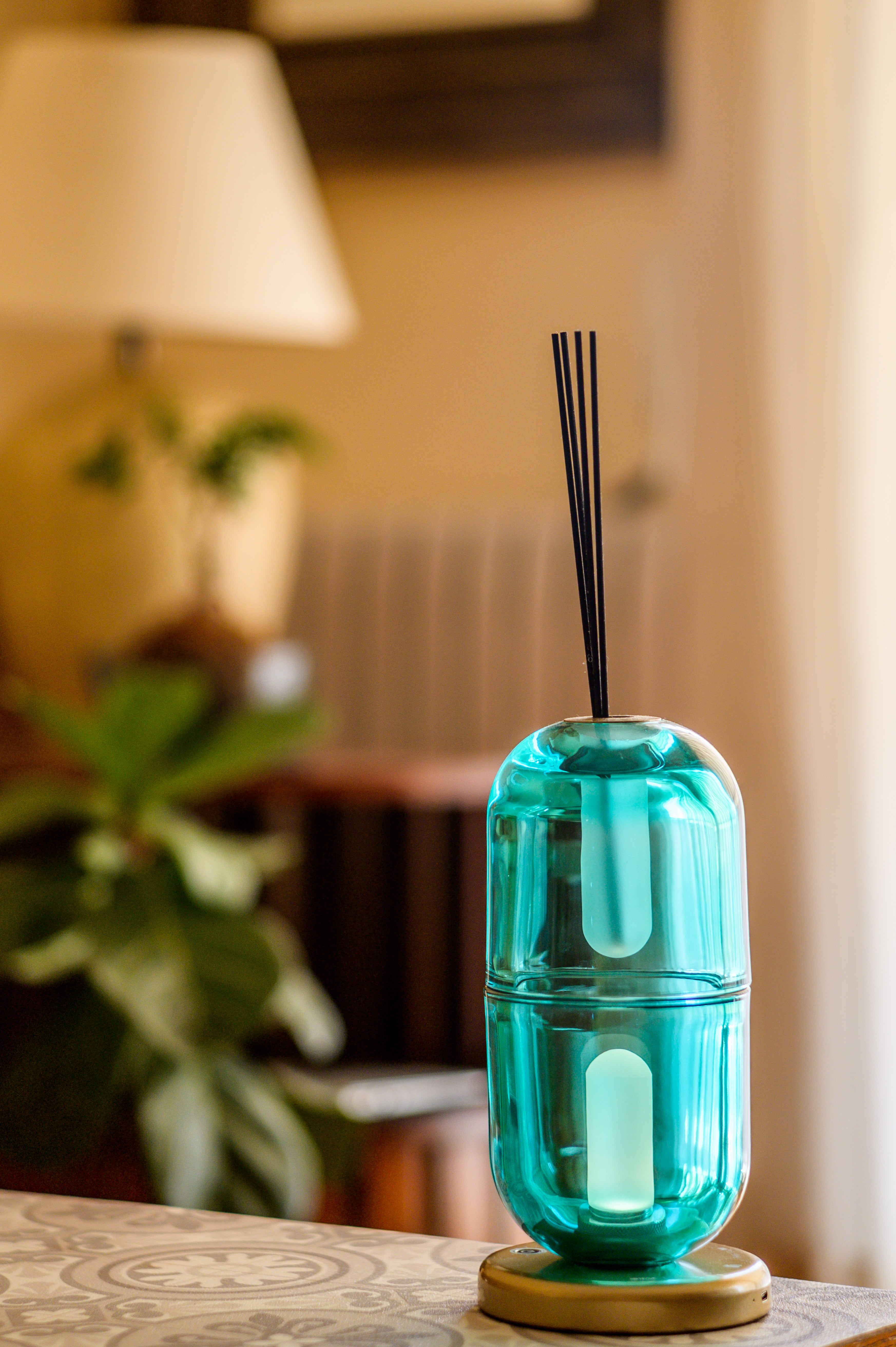 Cartouche tablet lamp