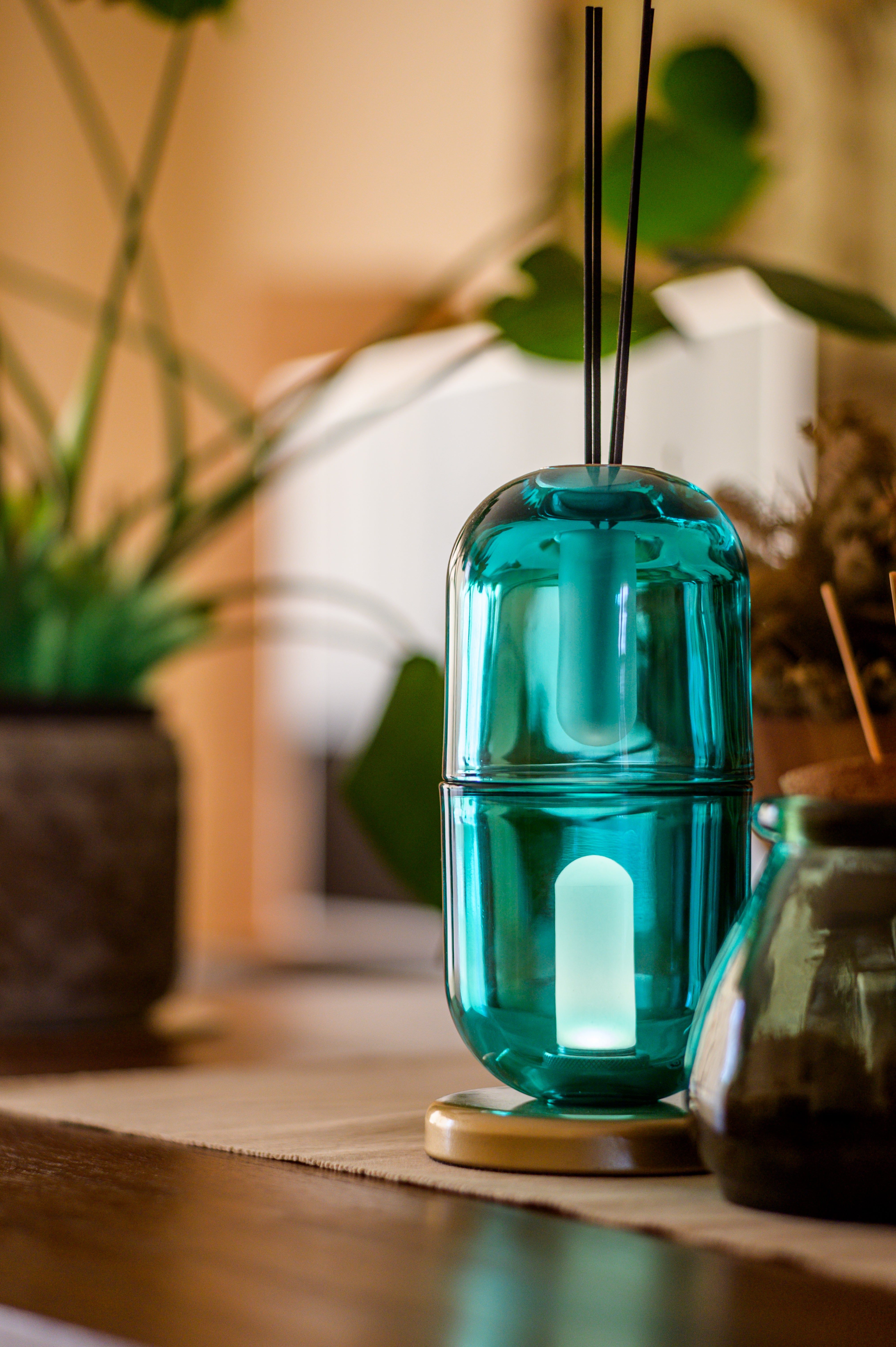 Cartouche tablet lamp