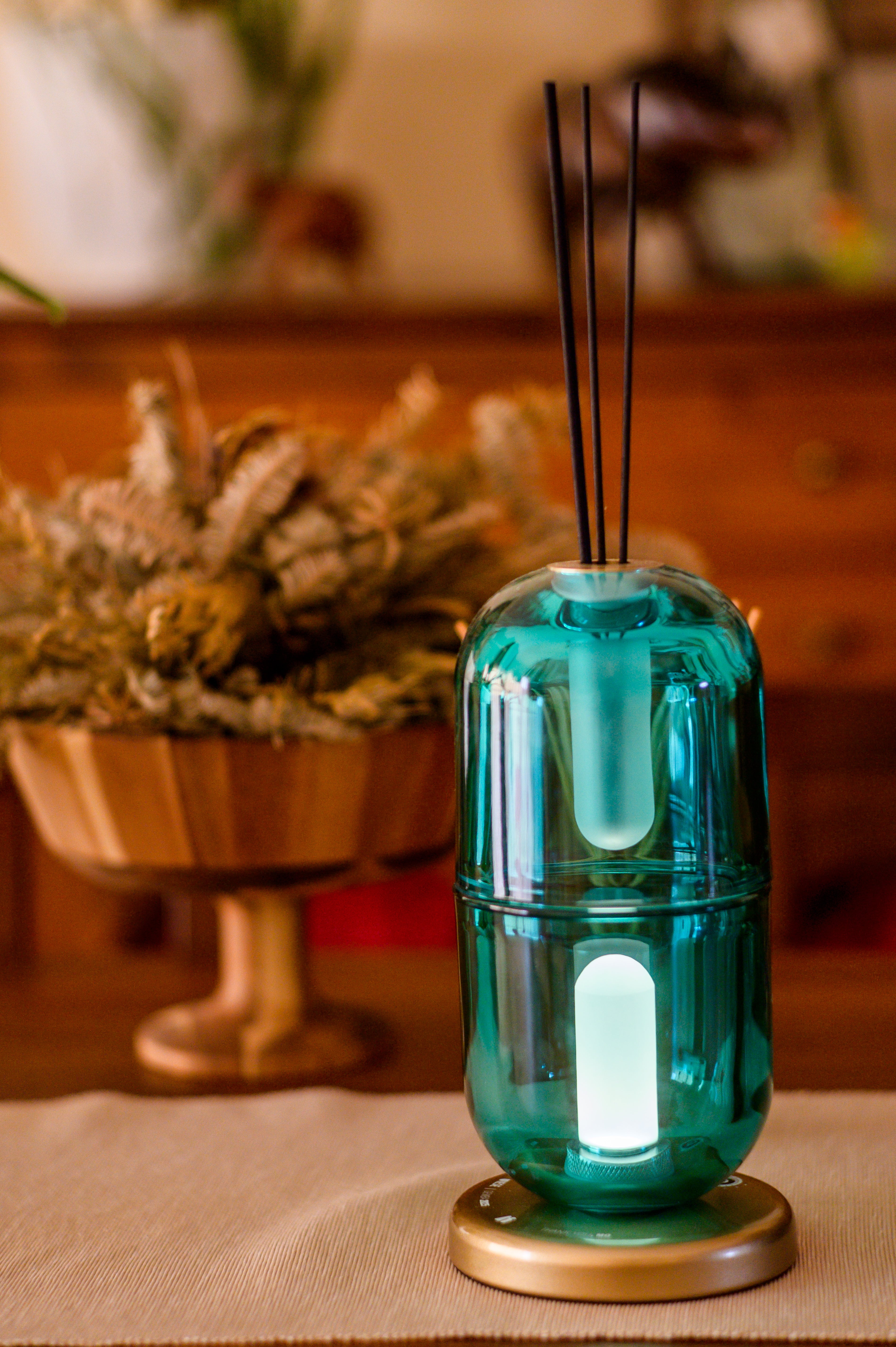 Cartouche tablet lamp